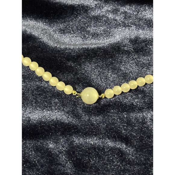 Vintage 60's Moonglow Beads Necklace White Lucite Graduated Deco - Picture 3 of 4